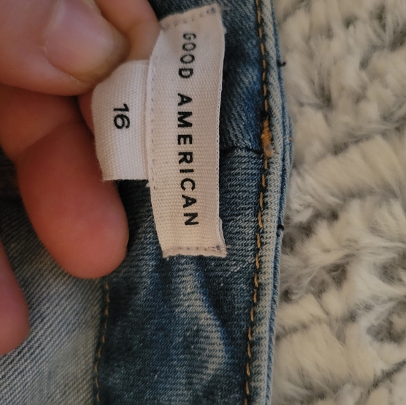 Good American Jeans - Picture 3 of 4